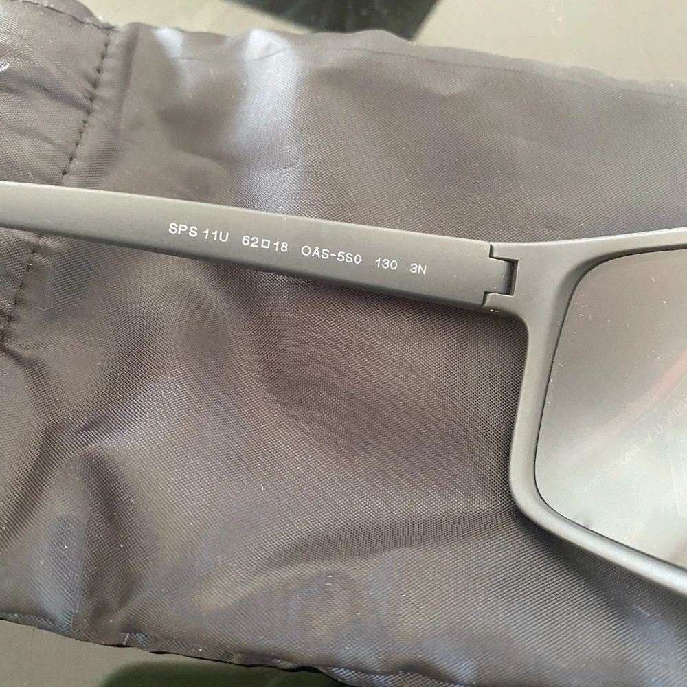 prada 100%UV protection sunglasses with the bag and box - Picture 6 of 6